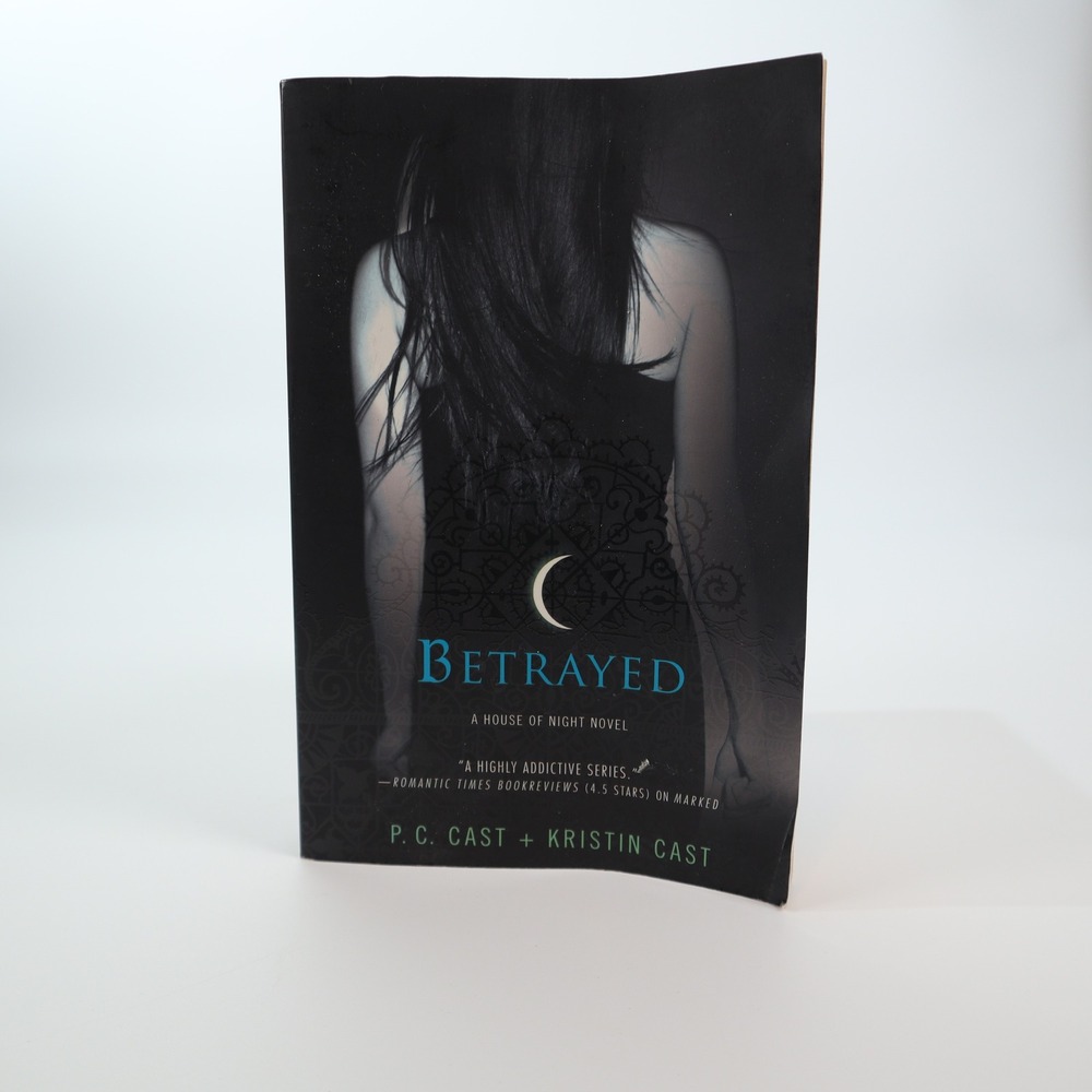 Betrayed A House of Night Novel P.C. Cast Kristin Cast Paperback Book 2007